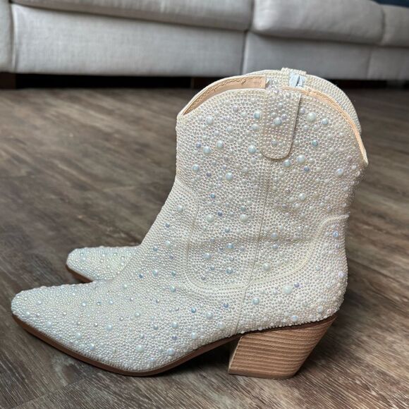 Betsey Johnson Betsey Johnson EMORY Ankle Bootie Pearl Iridescent white cow girl - Picture 8 of 9